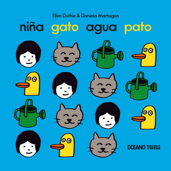 Niña gato agua pato